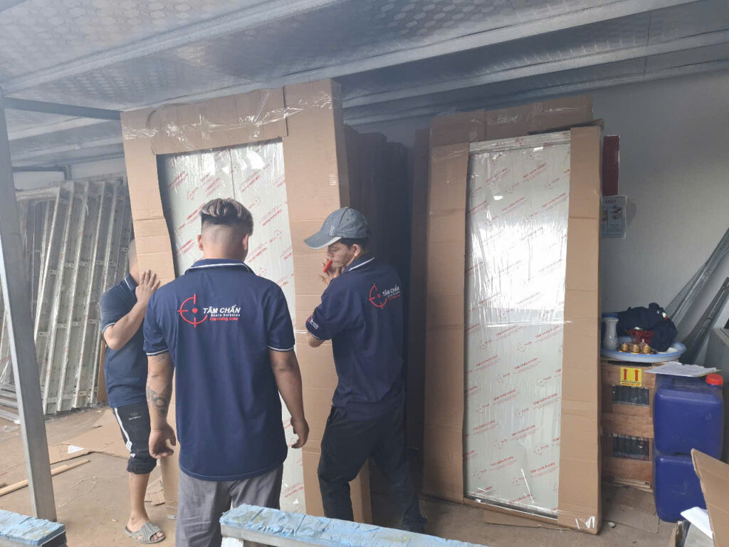 cửa kính chống cháy