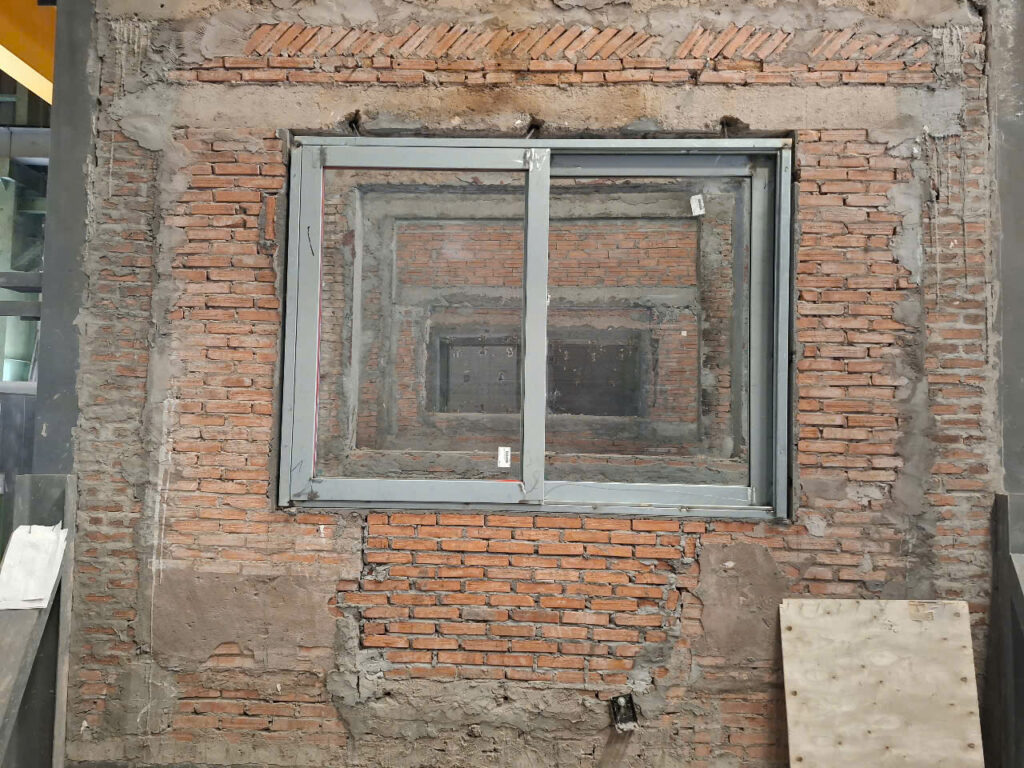 cửa kính chống cháy