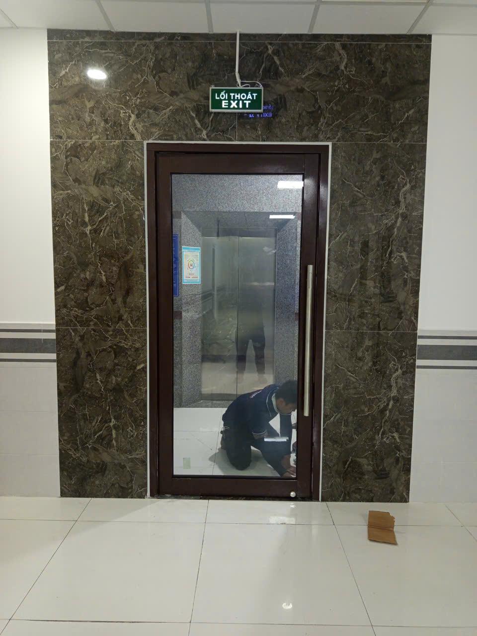 cửa chống cháy EI60