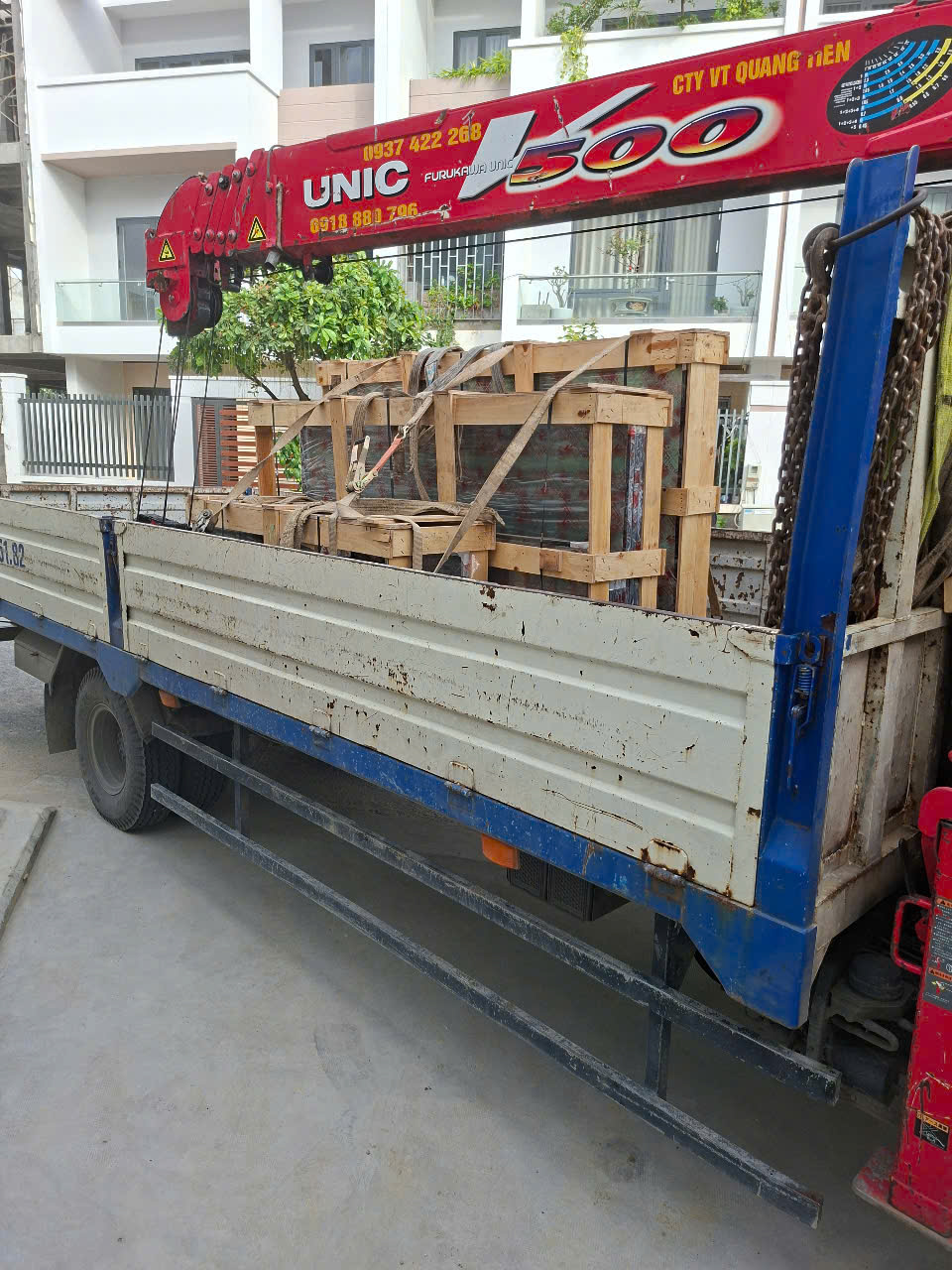 Giao hàng cửa kính chống cháy Vũng Tàu