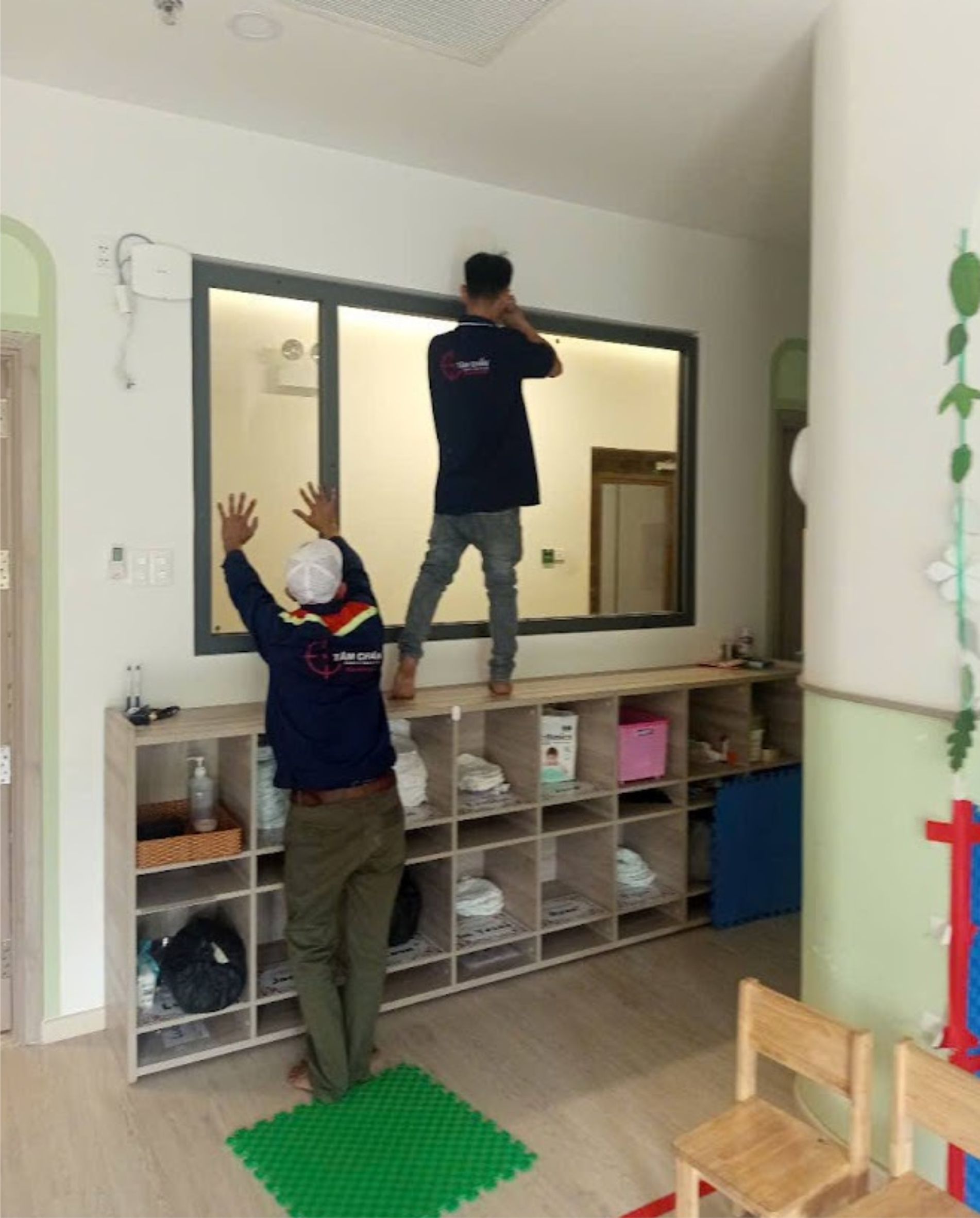 Lắp cửa sổ lùa 2