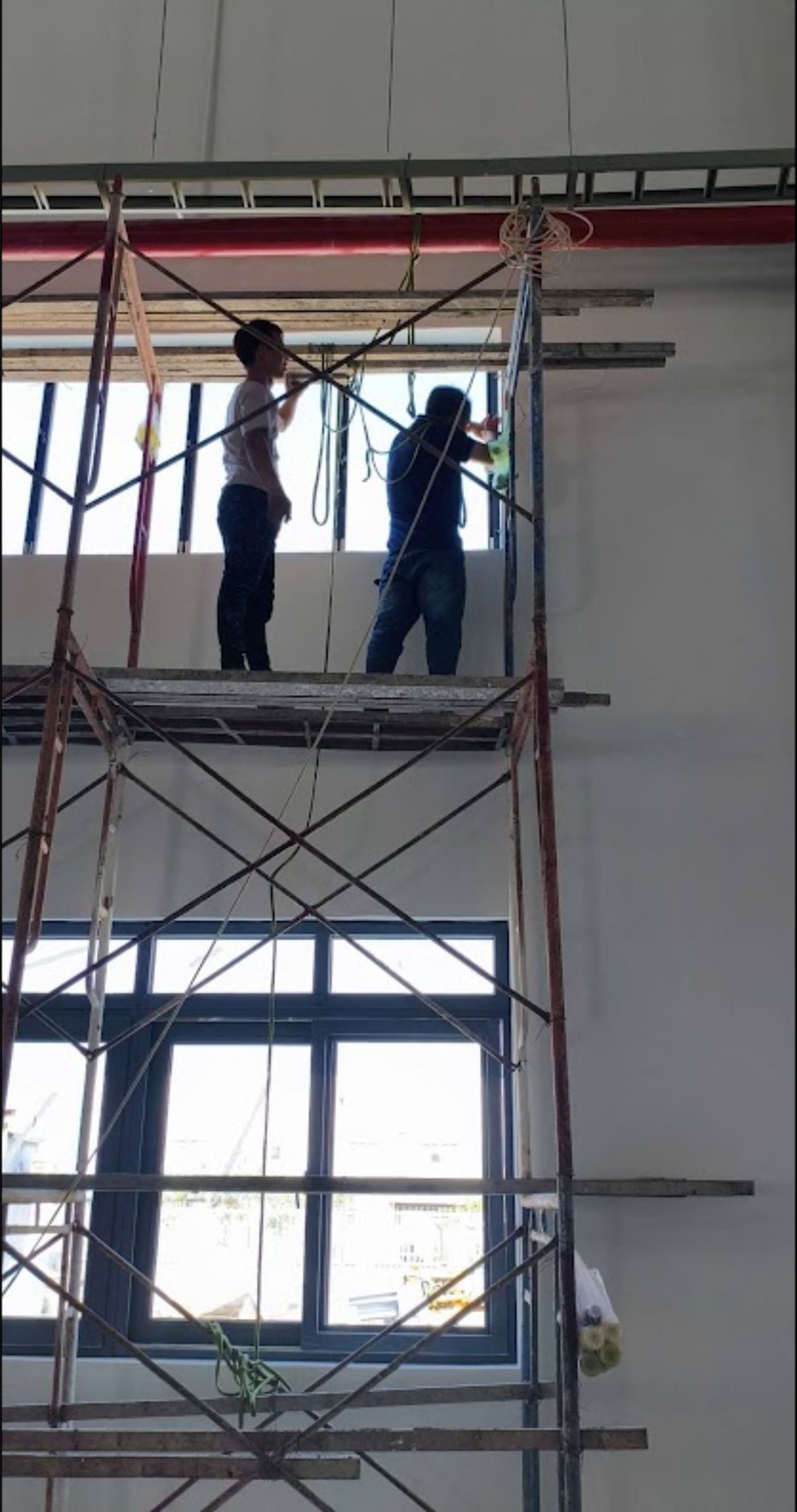 lắp cửa sổ lùa